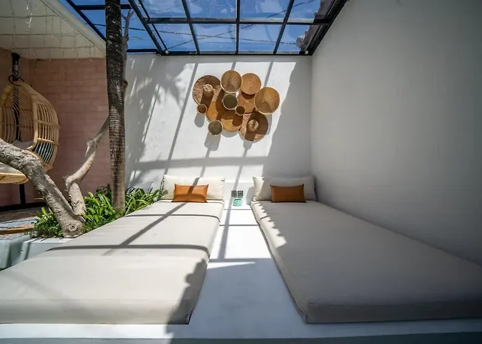 3br W- Pool & Sun Loungers فيلة *