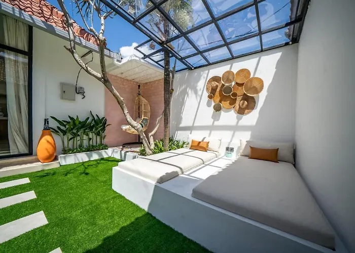 3br W- Pool & Sun Loungers *