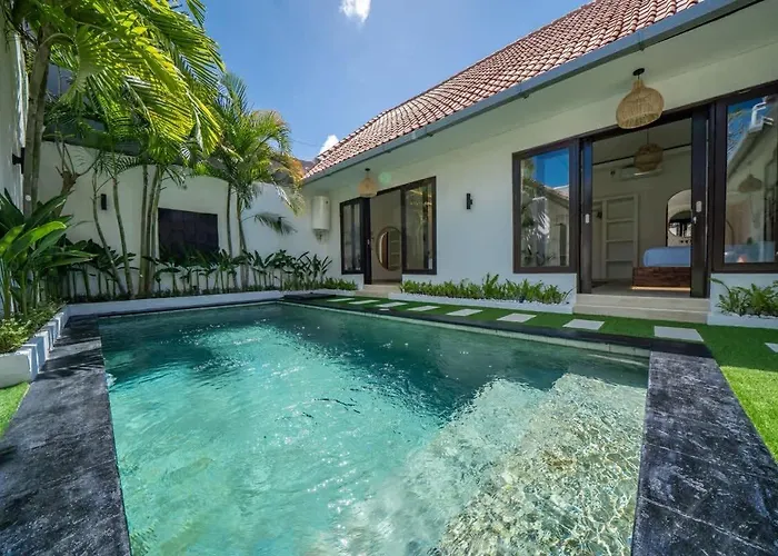 3br W- Pool & Sun Loungers فيلة