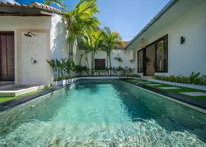 3br W- Pool & Sun Loungers سمينياك