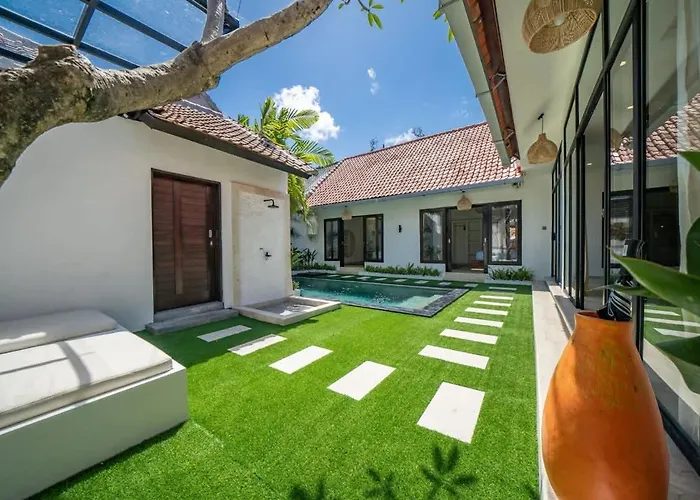 3br W- Pool & Sun Loungers فيلة *