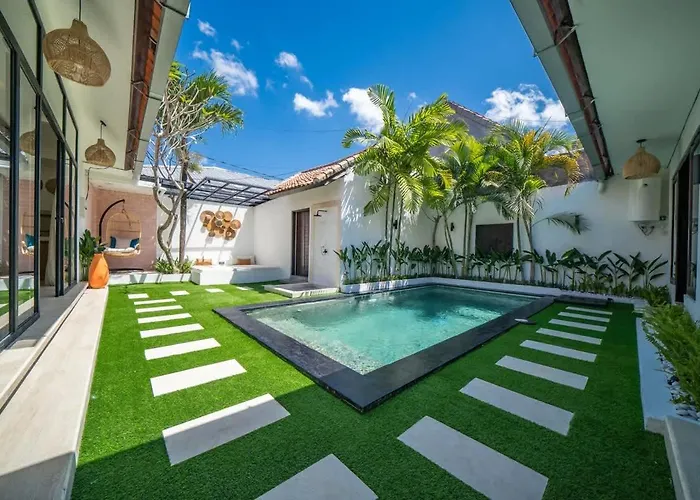 3br W- Pool & Sun Loungers فيلة