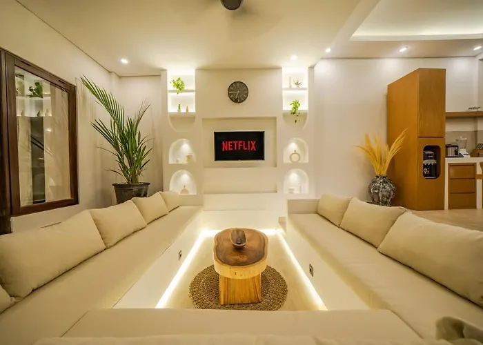3br W- Pool & Sun Loungers فيلة *