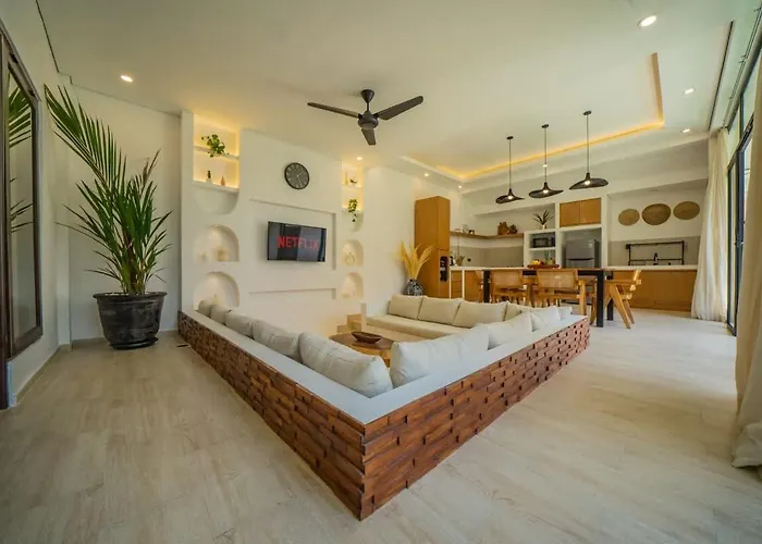 فيلة 3br W- Pool & Sun Loungers *