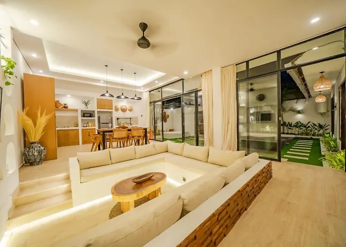 3br W- Pool & Sun Loungers فيلة