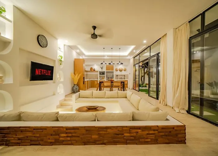 3br W- Pool & Sun Loungers فيلة *