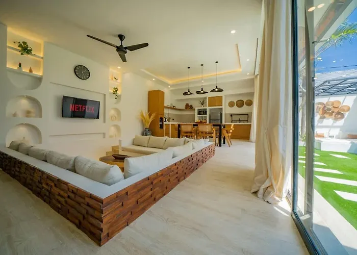 3br W- Pool & Sun Loungers فيلة *