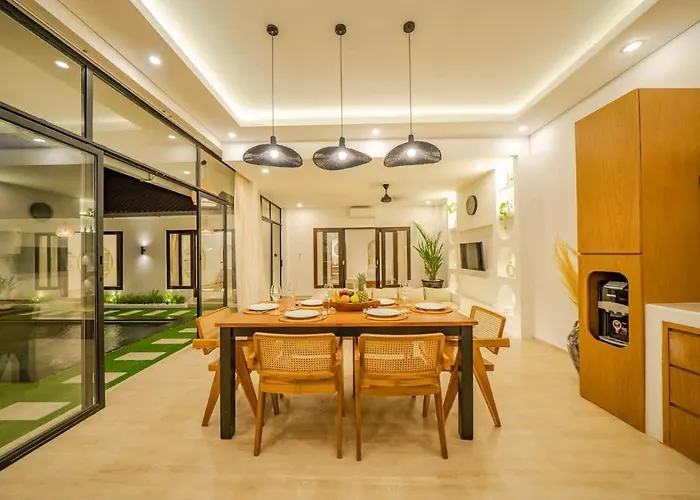 فيلة 3br W- Pool & Sun Loungers