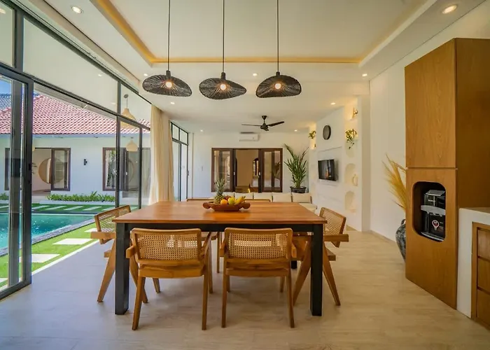 فيلة 3br W- Pool & Sun Loungers سمينياك