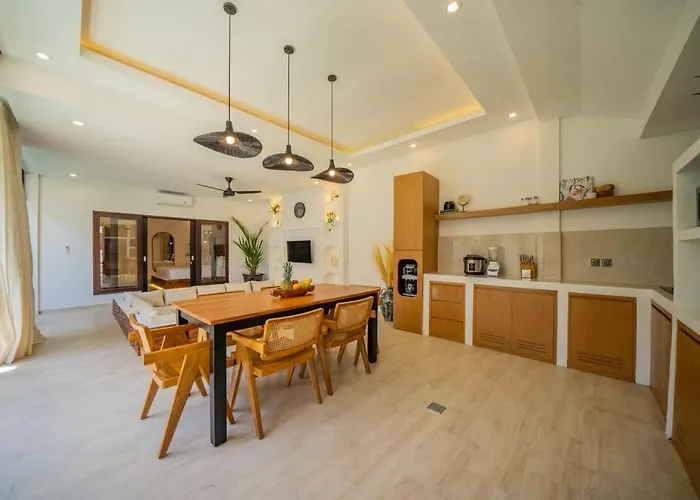 3br W- Pool & Sun Loungers