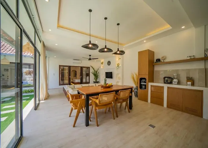 3br W- Pool & Sun Loungers سمينياك