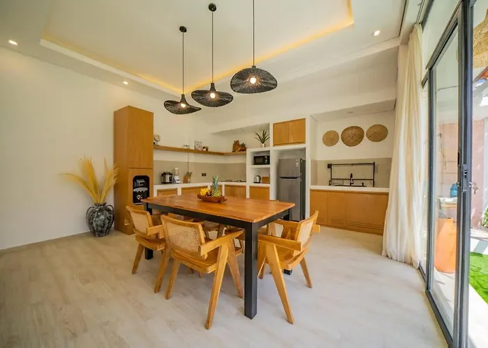 3br W- Pool & Sun Loungers