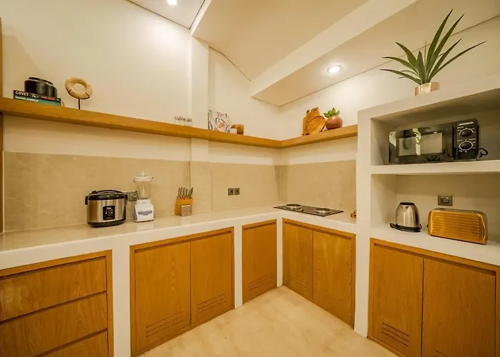 3br W- Pool & Sun Loungers سمينياك
