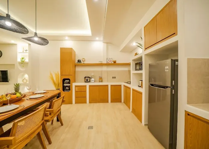 3br W- Pool & Sun Loungers فيلة سمينياك