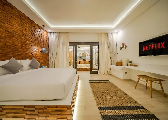 3br W- Pool & Sun Loungers فيلة سمينياك