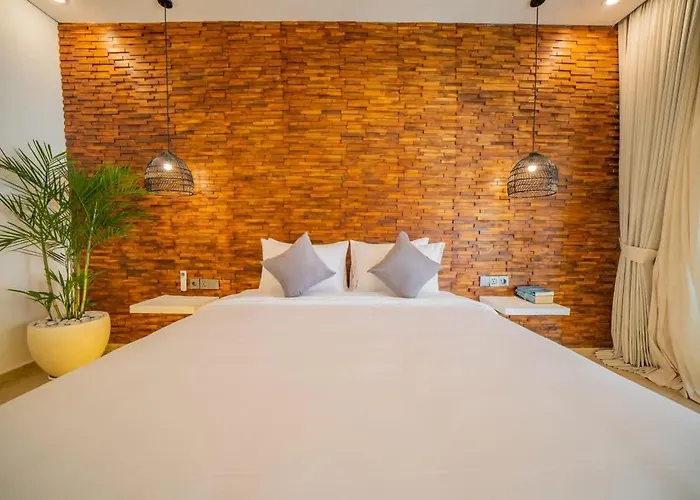 3br W- Pool & Sun Loungers