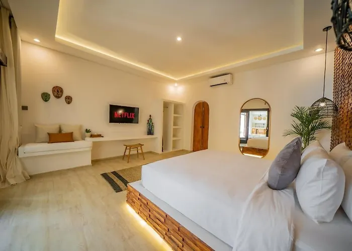 3br W- Pool & Sun Loungers سمينياك